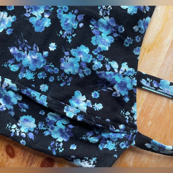 ⚡️2/$20 GARAGE floral crop tank top - Picture 5 of 5